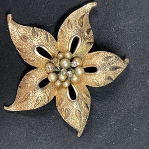 Star Gold Tone Textured Rhinestone Pearl Brooch Condition issues No Markings